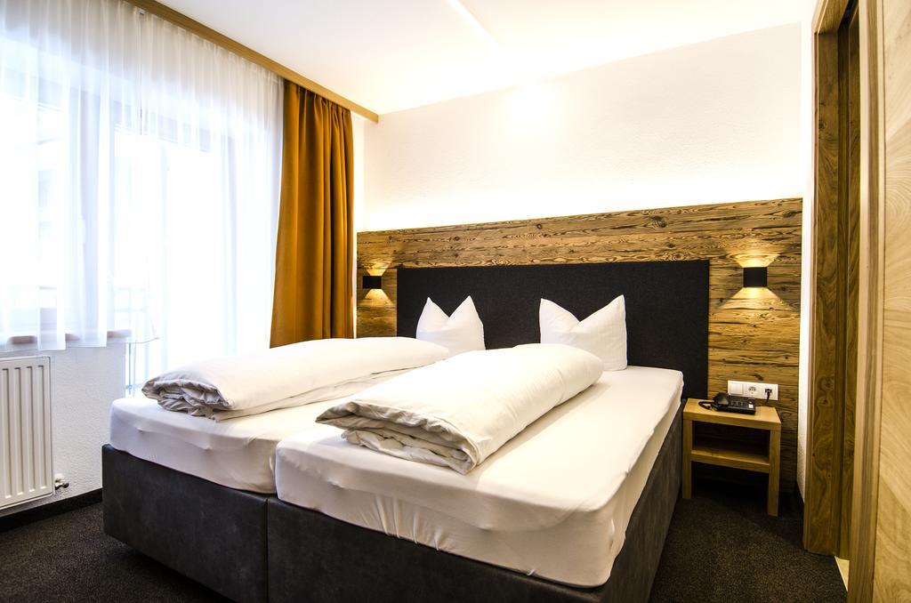 Hotel Garni Persutt Ischgl Kültér fotó