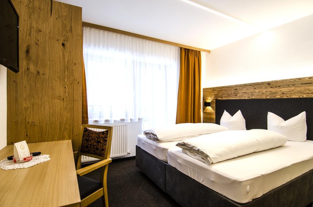 Hotel Garni Persutt Ischgl Kültér fotó