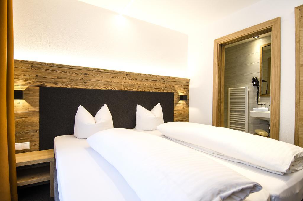 Hotel Garni Persutt Ischgl Kültér fotó