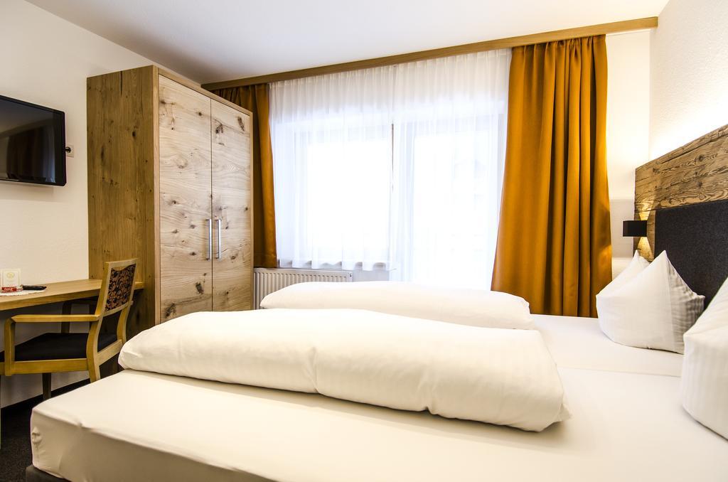 Hotel Garni Persutt Ischgl Kültér fotó