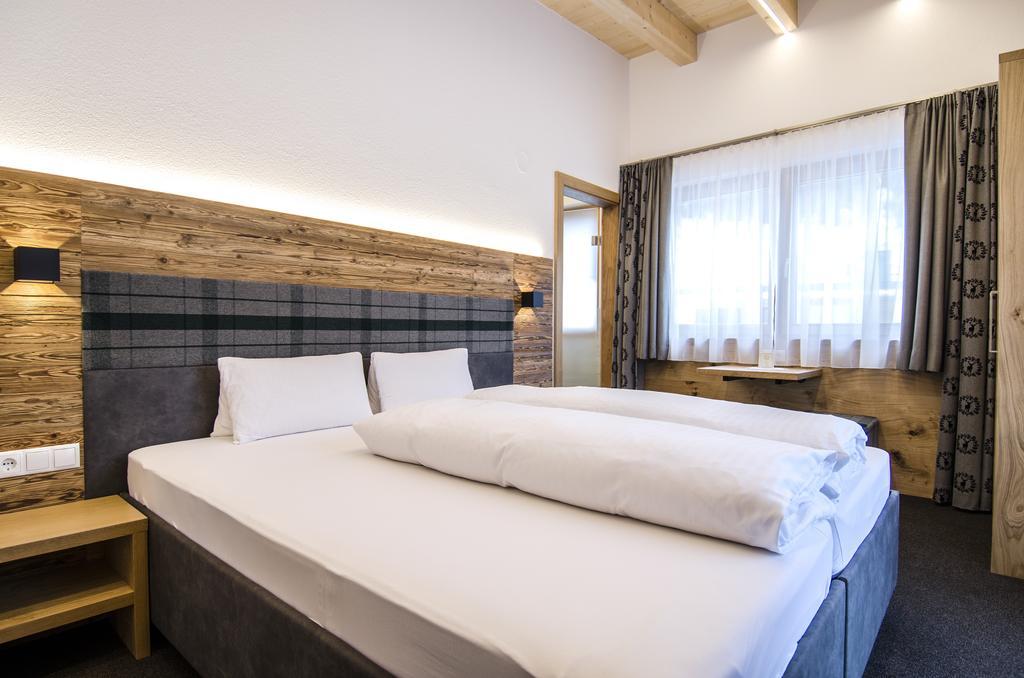 Hotel Garni Persutt Ischgl Kültér fotó