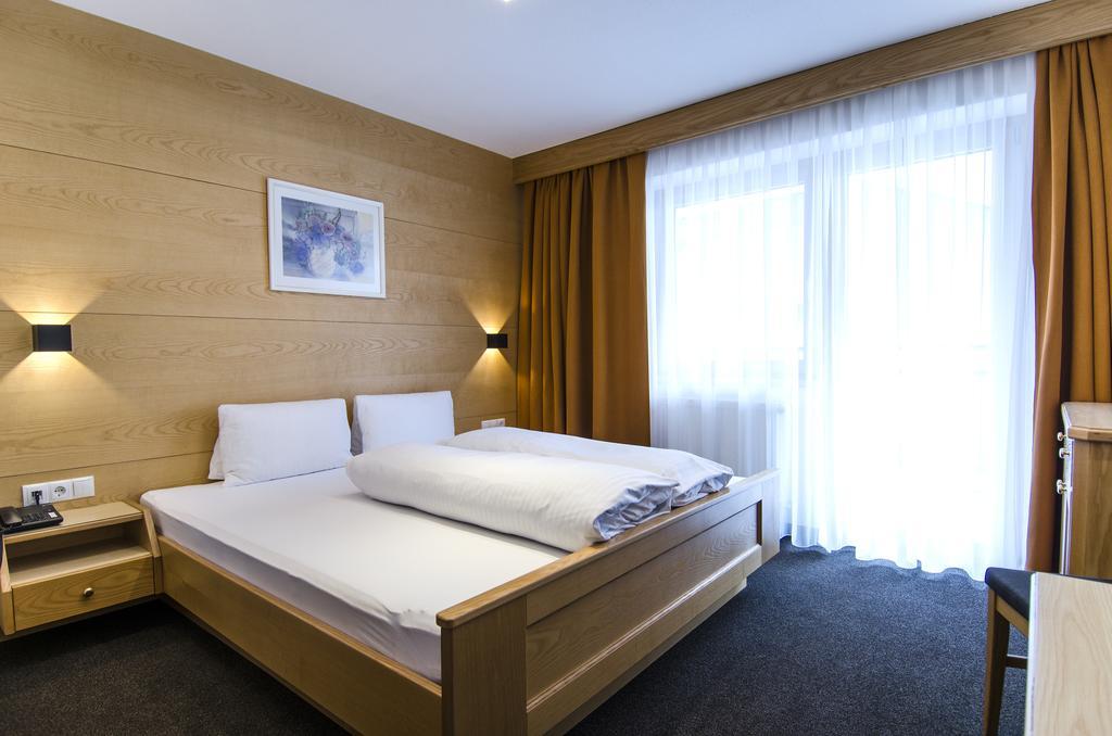 Hotel Garni Persutt Ischgl Kültér fotó